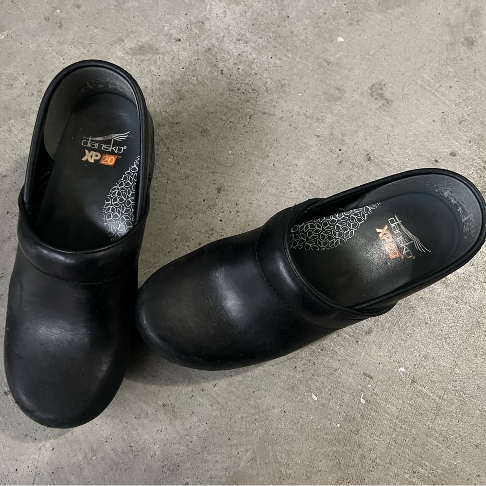 Dansko XP 2.0 Pull Up Clog size 35